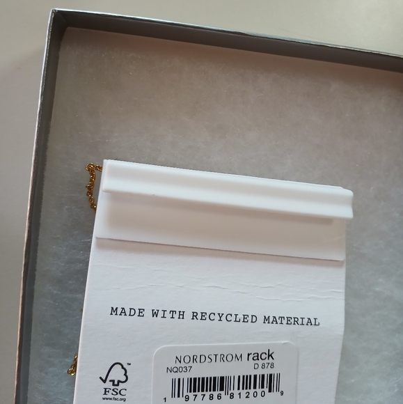 ❤️Madewell❤️ Gold Plated Tiny Moon Pendant💥Vintage Gold 💥 - Picture 6 of 7